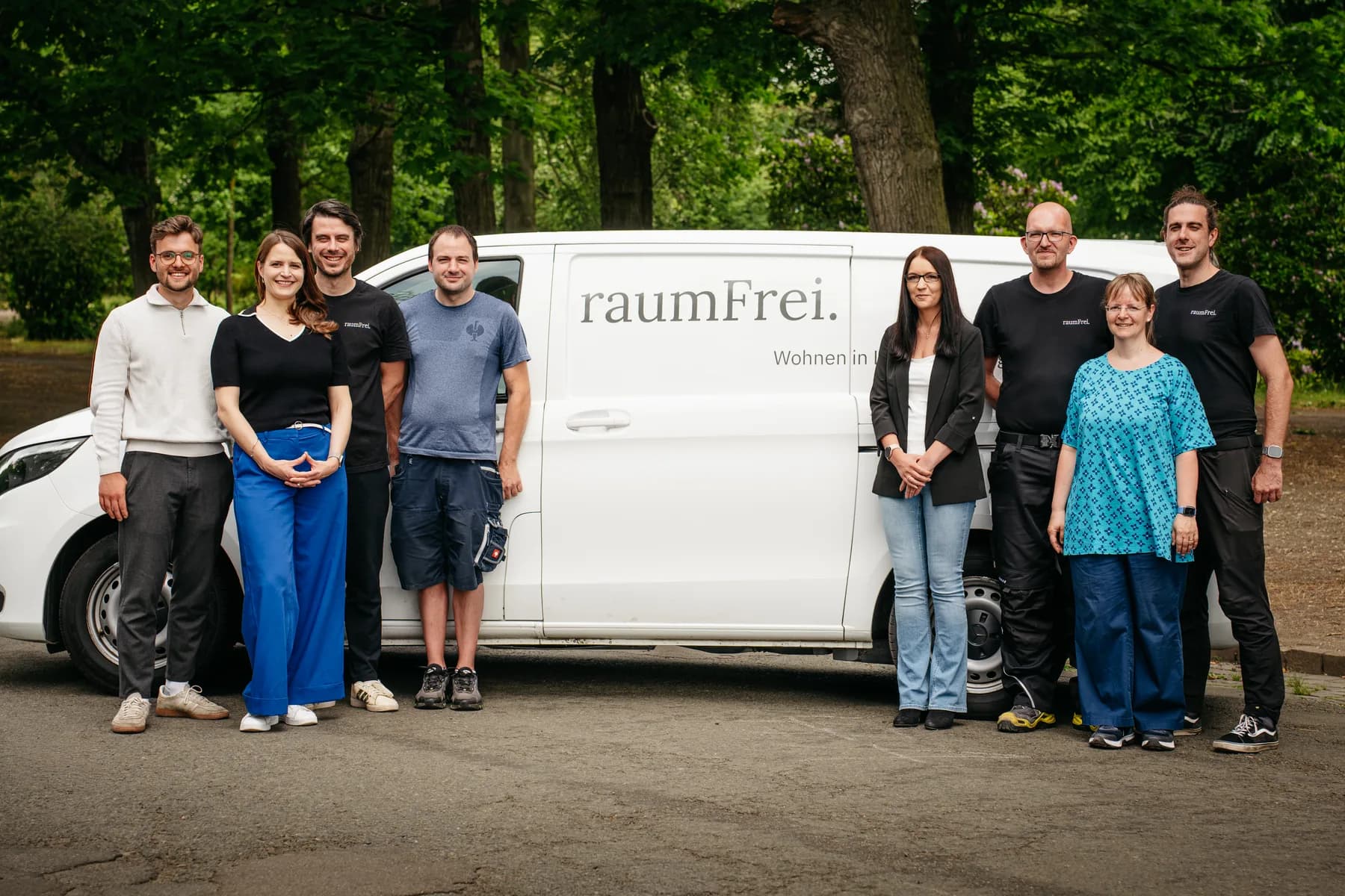 Das Team der raumFrei GmbH hinter wohnen